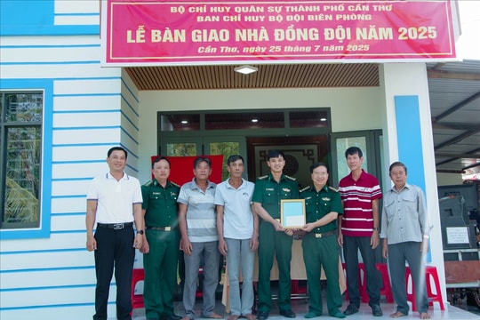 BĐBP TP. Cần Thơ bàn giao Nhà đồng đội cho các quân nhân có hoàn cảnh khó khăn