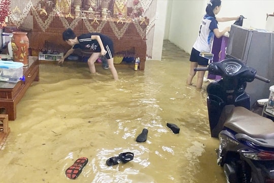 Lào Cai: Hàng chục hộ dân phải di dời khỏi vùng nguy hiểm
