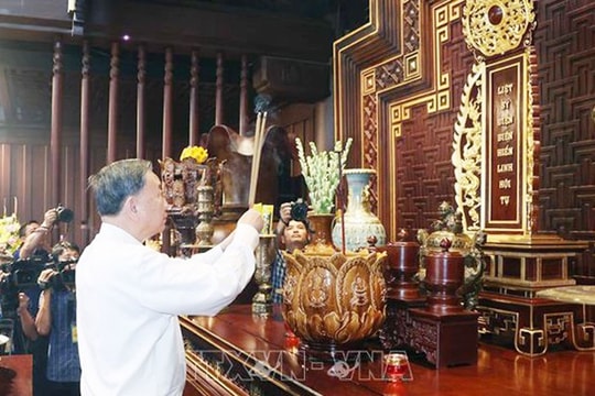 Tổng Bí thư Tô Lâm dâng hương tưởng niệm các Anh hùng, Liệt sĩ tại Điện Biên