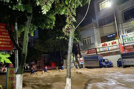 Mưa lũ kinh hoàng ở Sơn La làm 2 người chết, 2 người mất tích