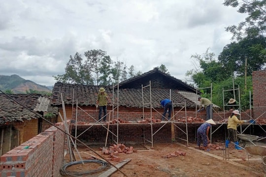 Nghĩa xóm, tình làng trong xóa nhà tạm ở vùng cao Quảng Ninh