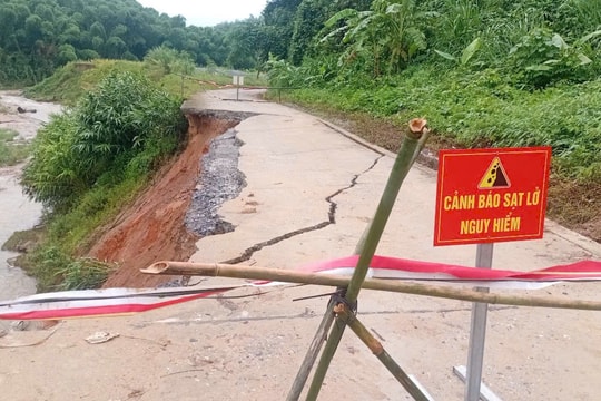 Đường bản vùng biên Thanh Hóa bị "xé toạc" do mưa lũ