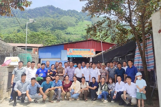 Lạng Sơn: Tổ chức đi thực tế cho học viên lớp bồi dưỡng kiến thức công tác dân tộc