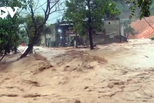 Mưa lớn làm 12 người chết và mất tích, nhiều tài sản bị cuốn trôi tại hai tỉnh Điện Biên và Sơn La
