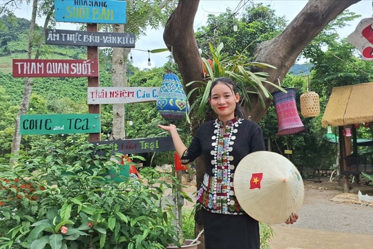 Từ truyền thông “giảm nghèo thông tin” đến điểm du lịch giàu bản sắc