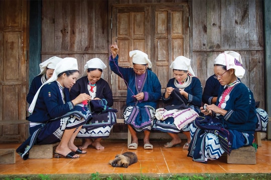 Nghề dệt thổ cẩm - Nơi gửi gắm tâm tình của người Dao