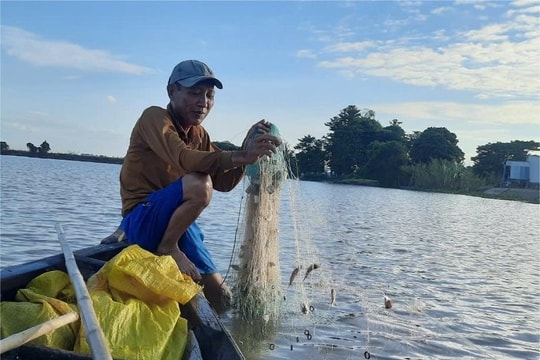 Người miền Tây đỏ mắt chờ mùa nước nổi để nhịp sống chuyển mình