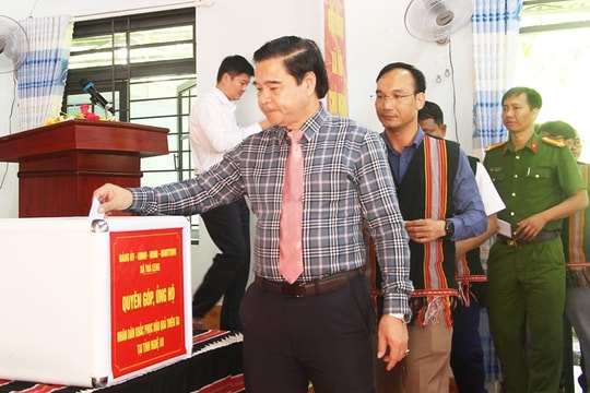 Trà Leng vận động ủng hộ khắc phục thiên tai