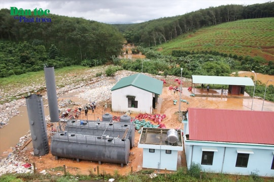 Quảng Ngãi: Kiến nghị kiểm định chất lượng công trình sau sự cố “thủng” ô chôn lấp rác