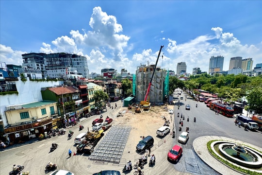 Hà Nội gấp rút "thay áo mới" cho Quảng trường Đông Kinh Nghĩa Thục, dự kiến hoàn thành trong tháng 8