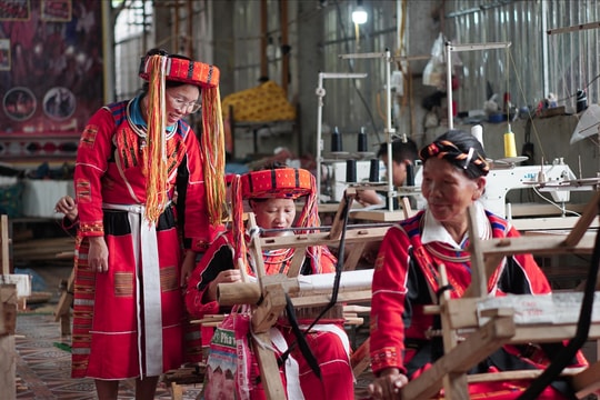 Người phụ nữ Pà Thẻn thắp sáng ước mơ đưa thổ cẩm dân tộc ra thế giới