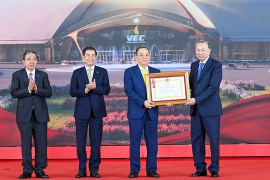Vingroup nhận Huân chương Lao động hạng Nhất vì thành tích đặc biệt xuất sắc tại Trung tâm Hội chợ Triển lãm Quốc gia