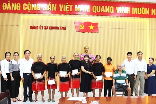Hỗ trợ nghệ nhân tiêu biểu có hoàn cảnh khó khăn