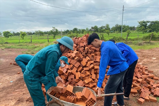 Dấu ấn thanh niên trên công trình xóa nhà tạm, nhà dột nát ở Đắk Lắk