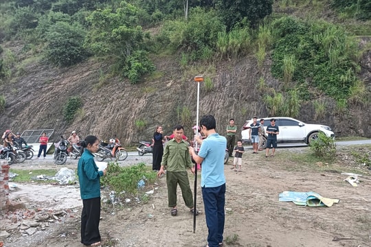 Chật vật tìm đất dựng nhà sau lũ