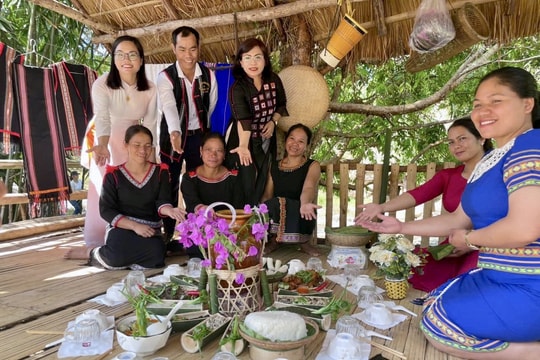 Những nghệ nhân “thầm lặng” giữ nghề truyền thống ở xã Ngọk Réo