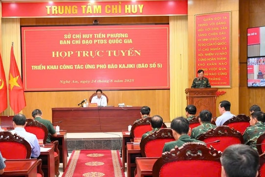 Thủ tướng Phạm Minh Chính chủ trì họp tại Sở Chỉ huy tiền phương ứng phó với bão số 5