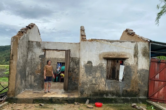 Vật lộn với thiên tai nhiều người dân làng biển ở Nghệ An mất nhà, mất luôn "cơ nghiệp"