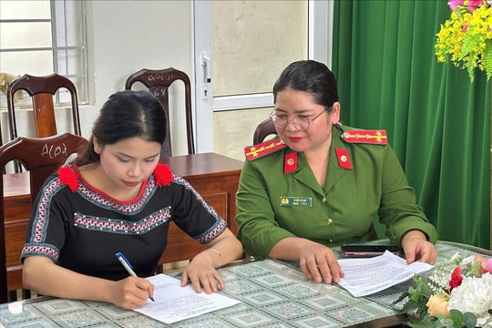 Thanh niên buôn làng nhiệt huyết viết đơn tình nguyện nhập ngũ