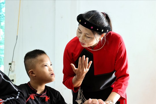 Lào Cai: Mẹ hiền của trẻ khuyết tật nơi non cao Bảo Ái