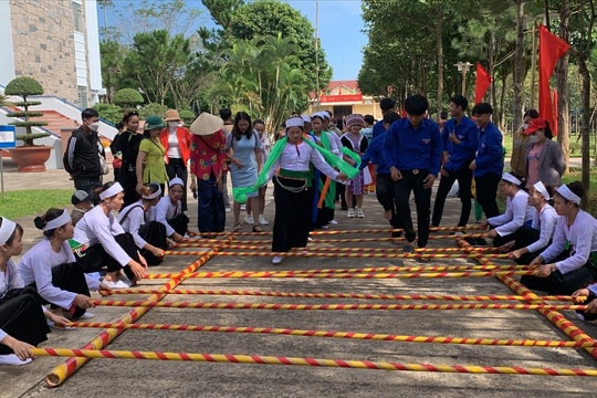 "Sống động" văn hóa Mường trên vùng biên giới Gia Lai