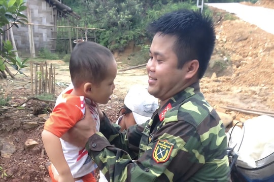 Trung tá Khúc Thế Hoan - Người con ưu tú dân tộc Tày