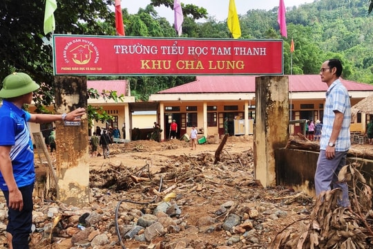 Thanh Hóa: Dọn bùn, sửa lớp đón học sinh vào năm học mới