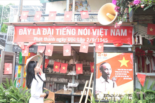 Quán cà phê thành không gian kỷ niệm ngày Quốc khánh