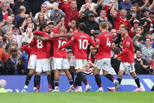 Manchester United thắng nghẹt thở Burnley: Fernandes giải cứu bằng bàn thắng phút bù giờ