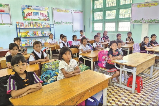Thắp sáng biên cương Tổ quốc bằng “ngọn lửa” tri thức