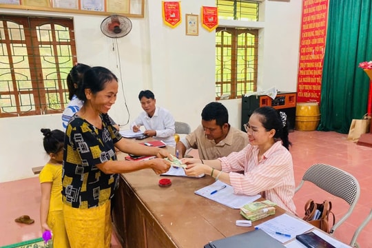 Vượt núi, xuyên đêm trao quà Tết Độc lập cho người dân
