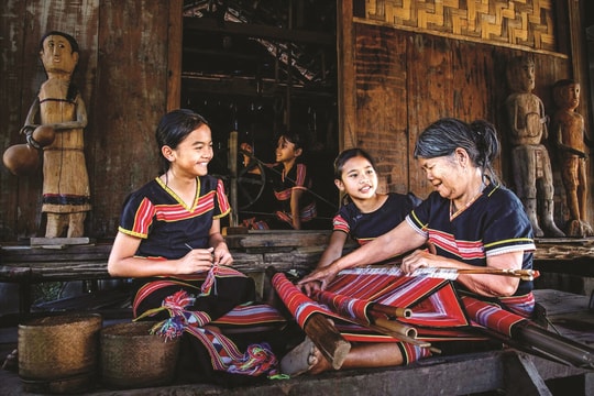 Sắc màu thổ cẩm ở vùng cao Quảng Ngãi