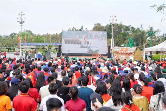 Quảng trường Hồ Chí Minh rợp sắc đỏ trong ngày Quốc khánh 2-9