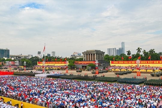 Hàng triệu trái tim hòa cùng lực lượng diễu binh, diễu hành trên các tuyến phố của Thủ đô