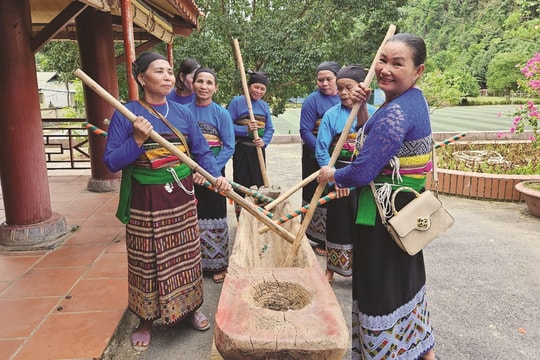 Di sản văn hóa nguồn lực để phát triển du lịch miền núi