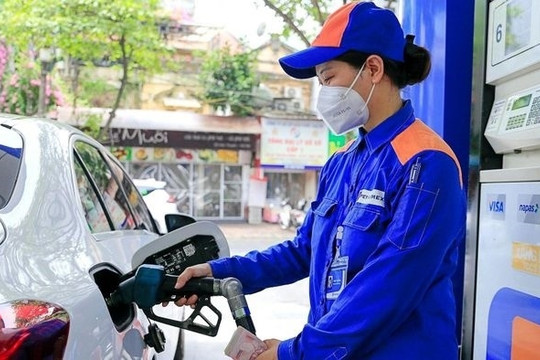 Giá xăng trong nước tiếp tục tăng, tiến sát mốc 20.500 đồng/lít