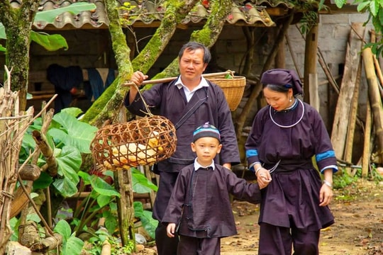 Phong tục “páy tai” - về quê ngoại ăn Rằm tháng Bảy của người Tày, Nùng
