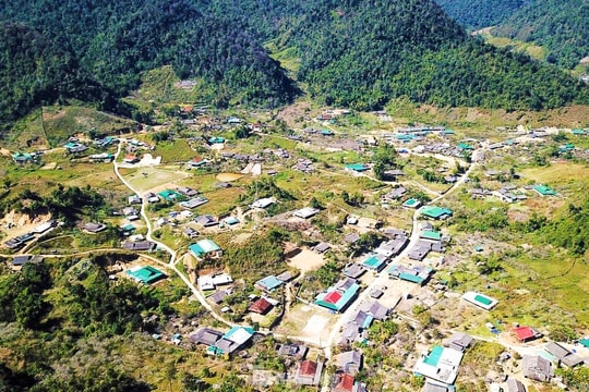 Bắt đầu năm học mới ở những bản làng ở Mường Lống mờ sương