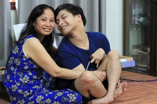“Thanh xuân của mẹ” – Ca khúc mới của Thiên Ngôn chạm đến trái tim khán giả mùa Vu Lan