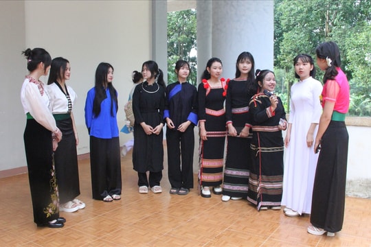 Đa sắc màu, giàu bản sắc ngày khai giảng