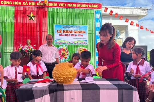 Nuôi heo đất giúp học sinh DTTS nghèo ở trường vùng cao Tu Mơ Rông