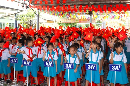Học sinh các tỉnh Tây Nam Bộ hòa chung không khí đón năm học mới