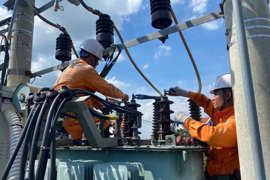 Khách hàng được EVNNPC giải quyết kịp thời phản ánh hóa đơn tháng 8/2025