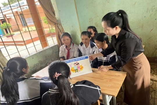“Thủ lĩnh của sự thay đổi” nhìn từ một câu lạc bộ trong trường học ở vùng biên