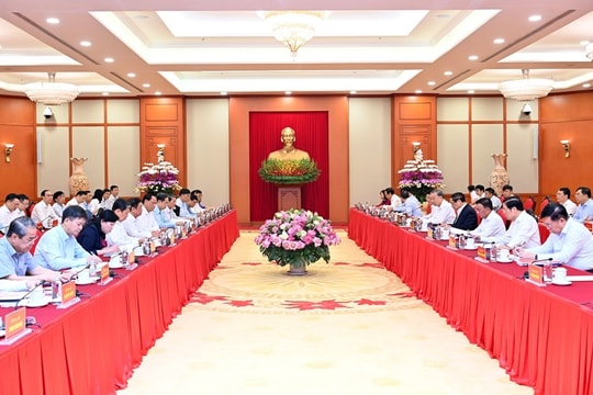 Bộ Chính trị làm việc với Ban Thường vụ Đảng ủy Quốc hội về công tác chuẩn bị Đại hội