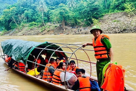 Chòng chành con chữ trên dòng Nậm Nơn