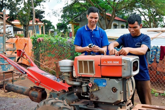 Tiếp tục thực hiện hiệu quả chính sách đào tạo, phát triển nguồn nhân lực vùng DTTS và miền núi