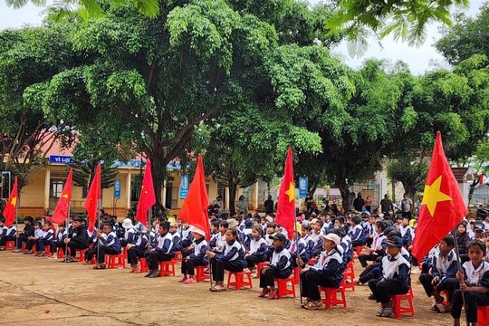 Giảm thủ tục hành chính giúp học sinh vùng đặc biệt khó khăn thụ hưởng chính sách