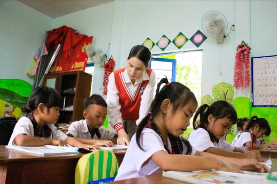 Đến từng nhà vận động trò đến trường