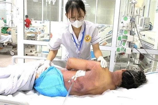 Ca nhiễm khuẩn cực kỳ nguy hiểm sau khi tiêm thuốc giảm đau không rõ nguồn gốc